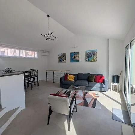 2br With Quiet Terrace In The Center Marseille