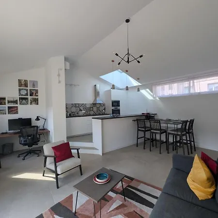 Apartment 2br With Quiet Terrace In The Center *