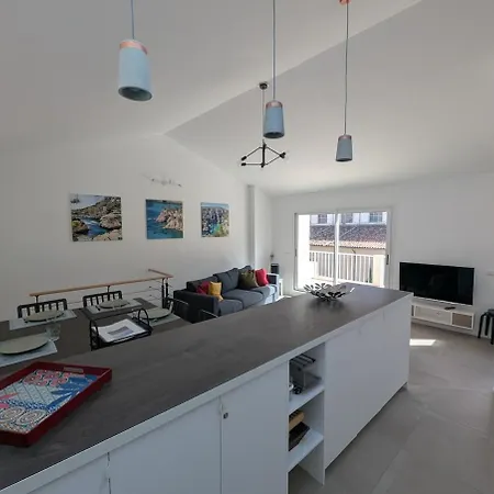 Apartment 2br With Quiet Terrace In The Center *
