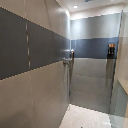 Apartment 2br With Quiet Terrace In The Center Marseille
