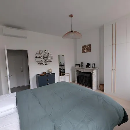 2br With Quiet Terrace In The Center